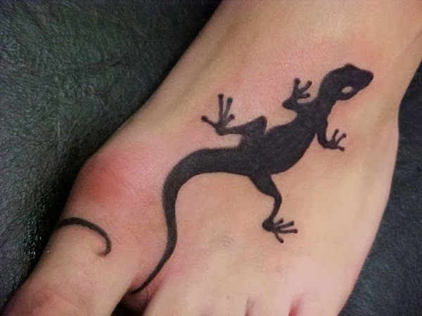 Awesome Black Gecko Tattoo On Foot