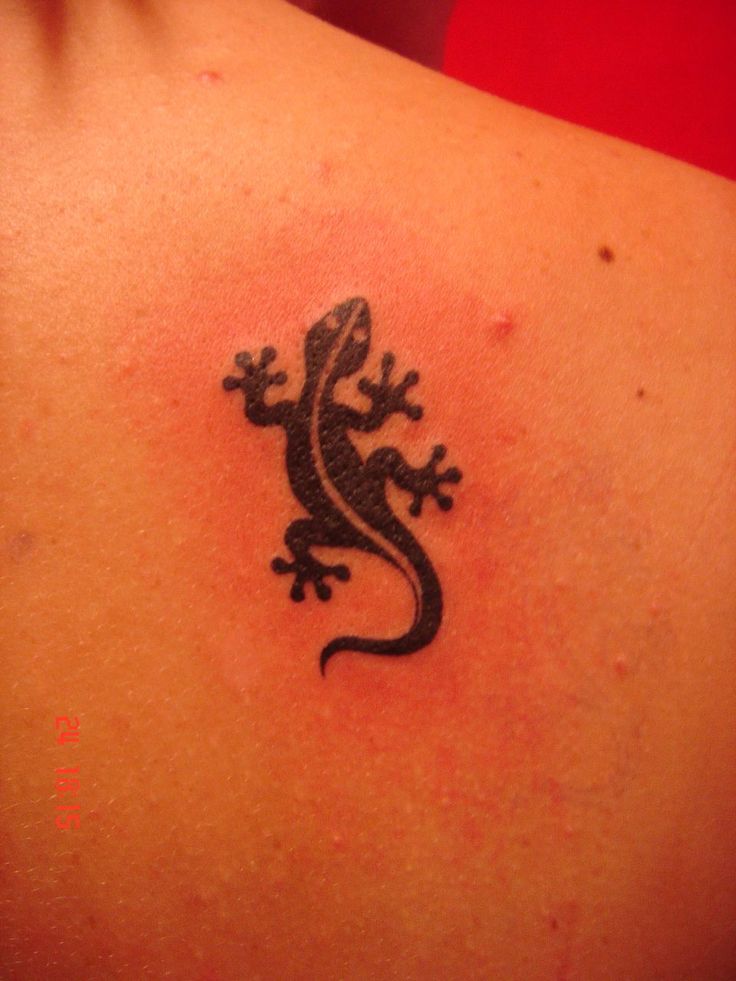 Black Ink Gecko Tattoo Design