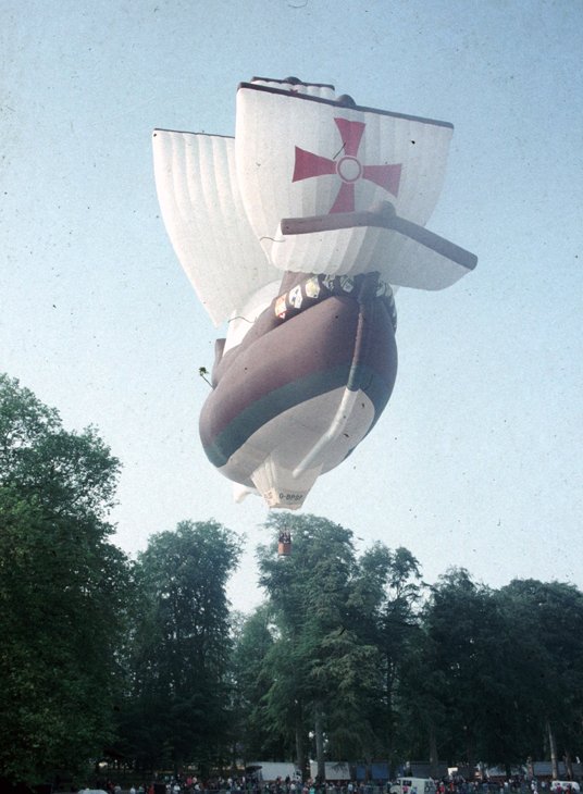 Funny Ship Air Balloon Picture