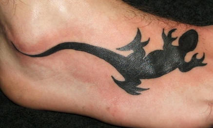 Silhouette Gecko Tattoo On Foot