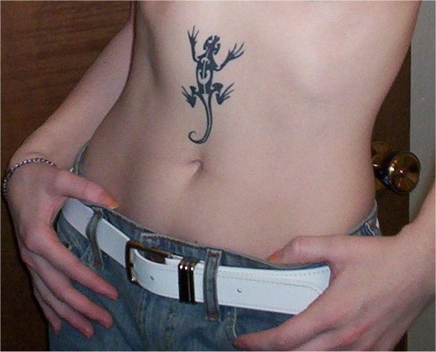 Unique Black Gecko Tattoo On Man Stomach