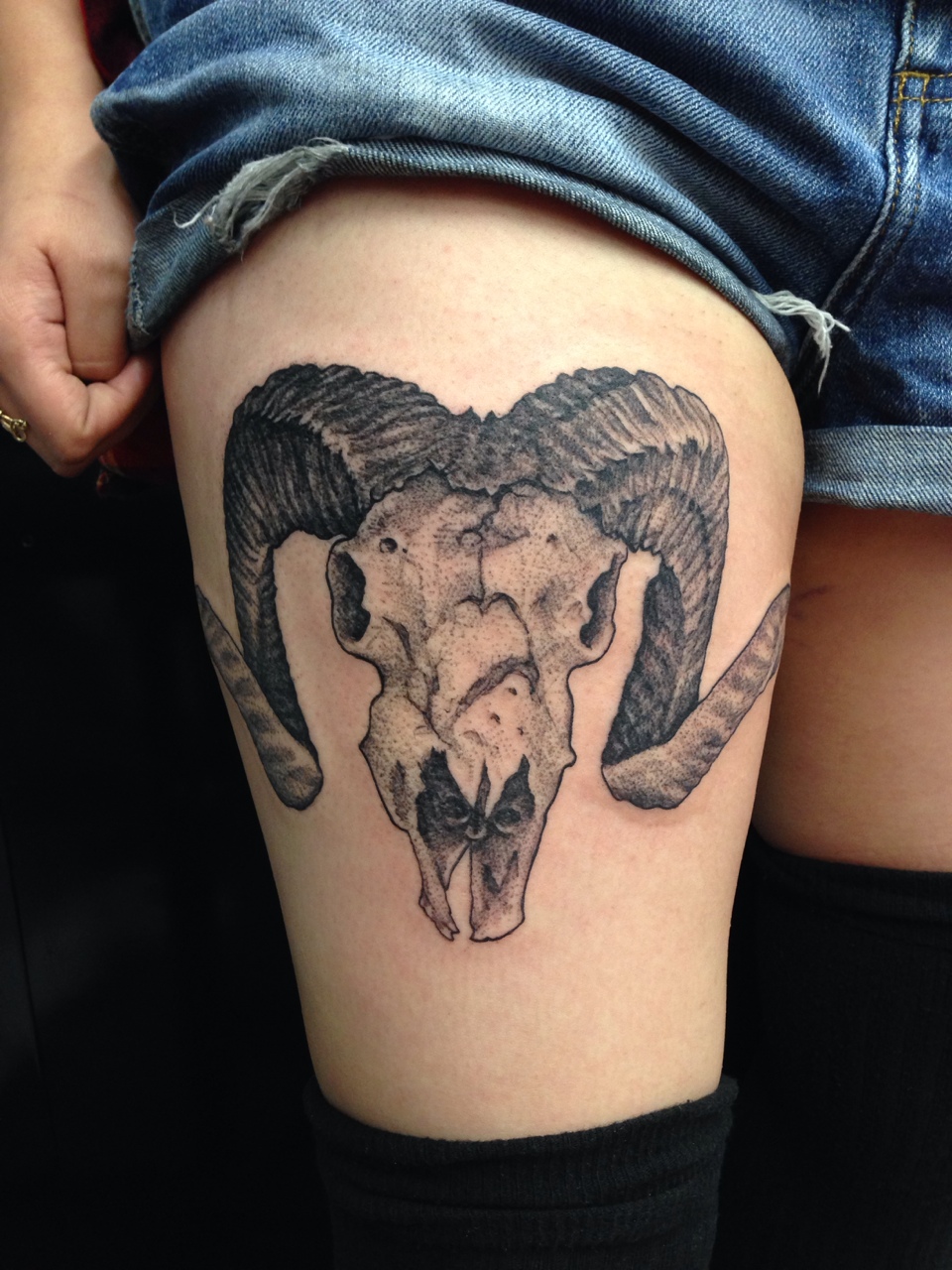 Black And Grey 3D Sheep Skull Tattoo On Thigh