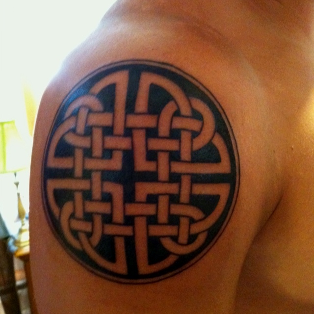 Celtic Knot Tattoo On Man Right Shoulder