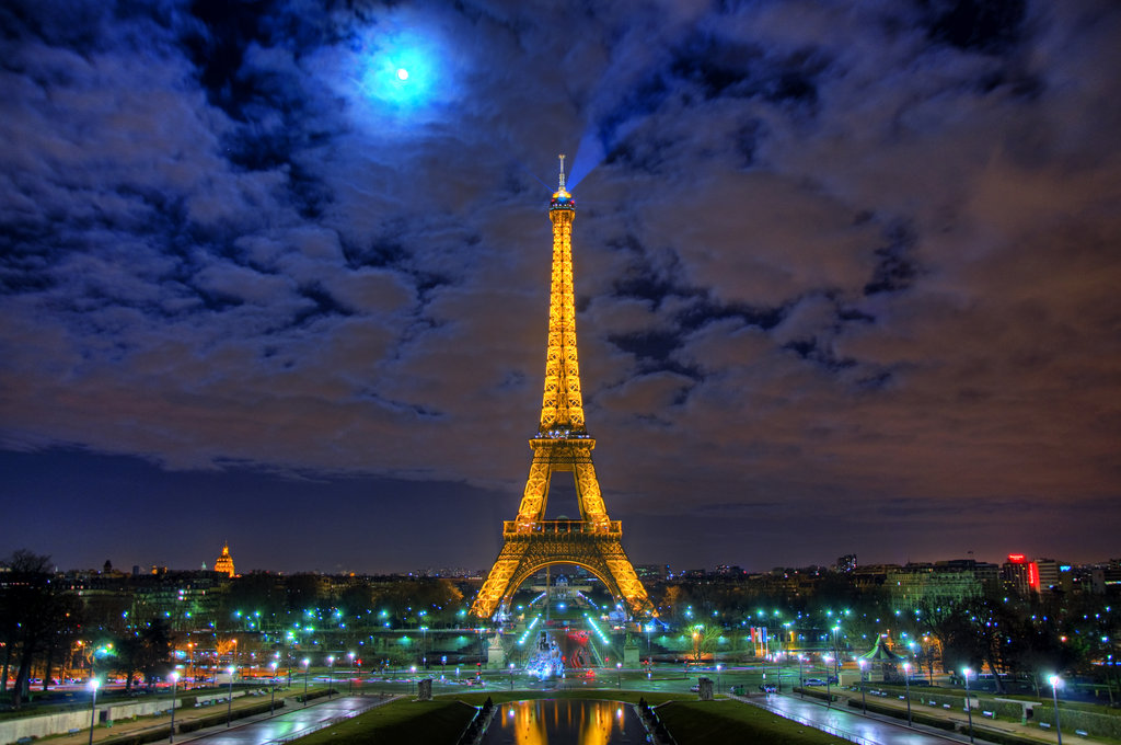Eiffel Tower at night by Dje514