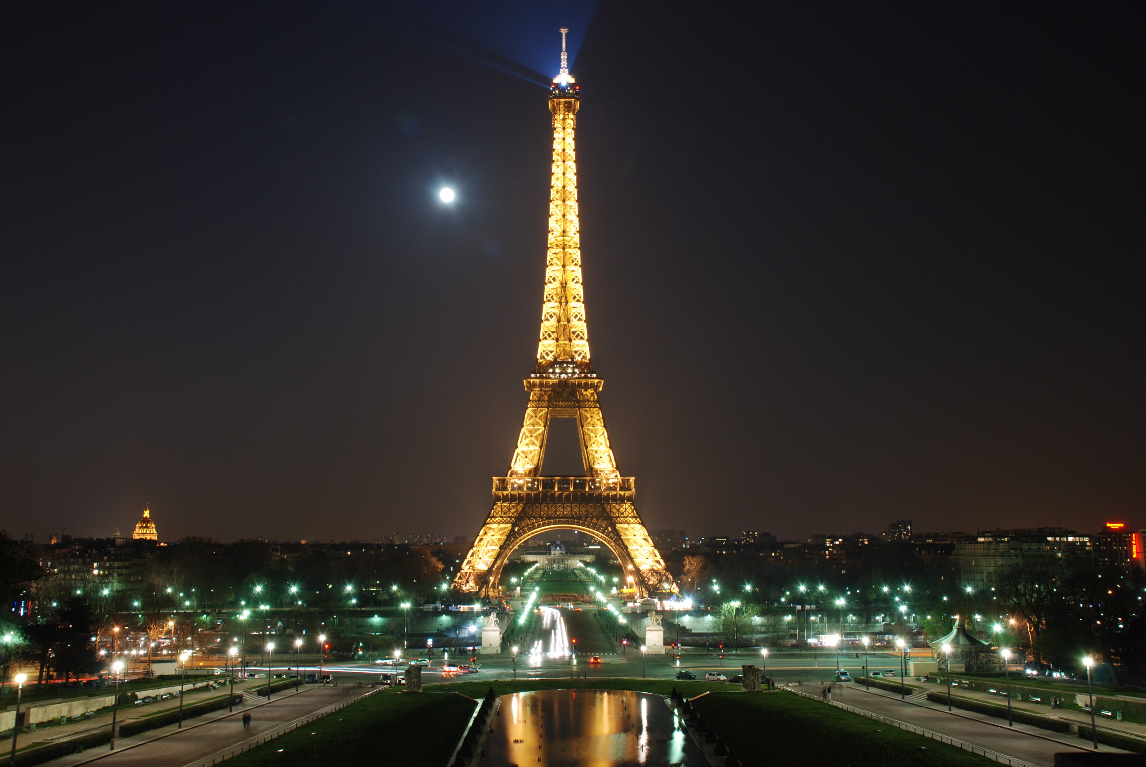 Full view of Eiffel Tower at night