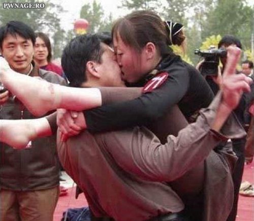 25 Most Funny Kisses Pictures And Photos