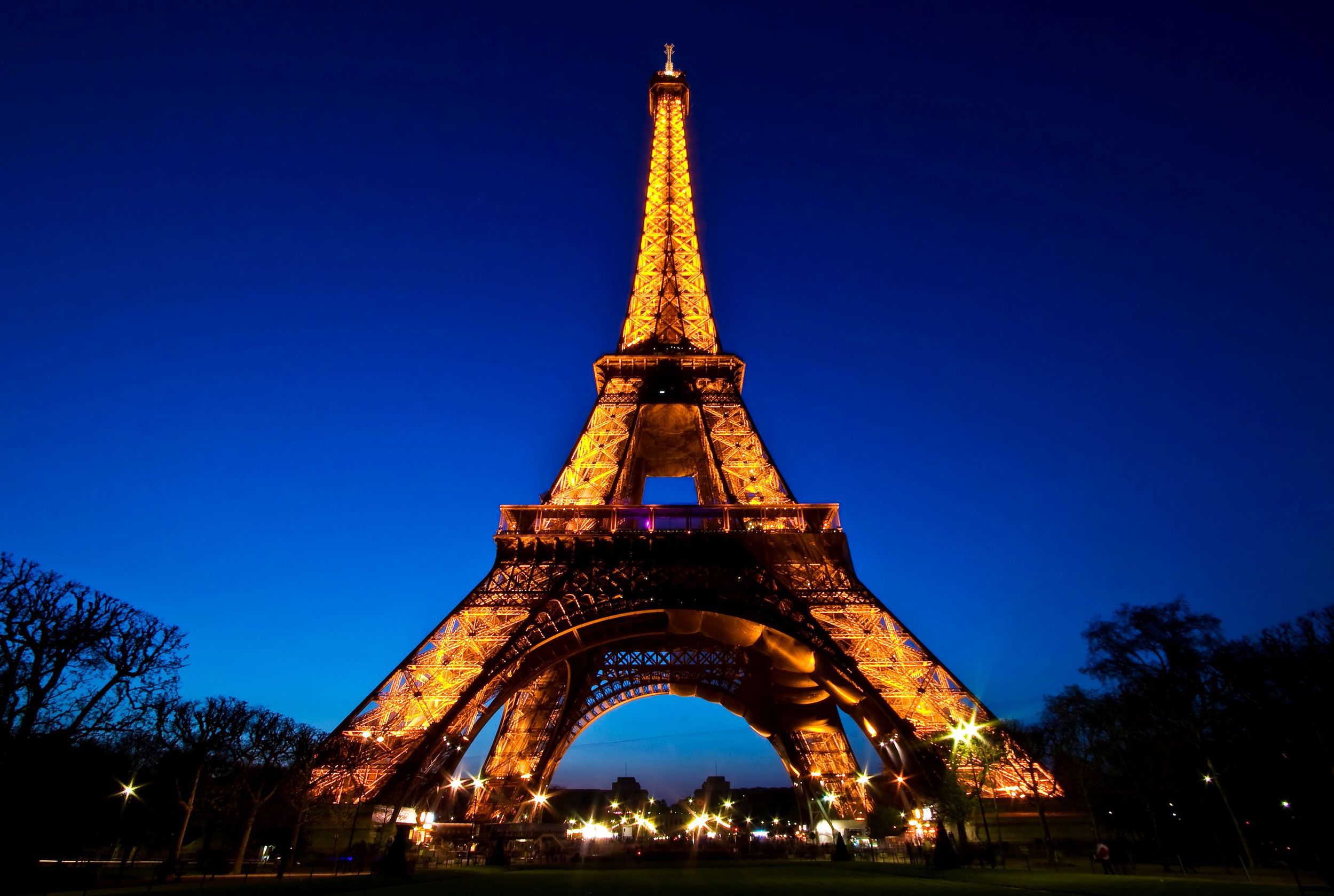 Why Photos of the Eiffel Tower at Night are Illegal : videos