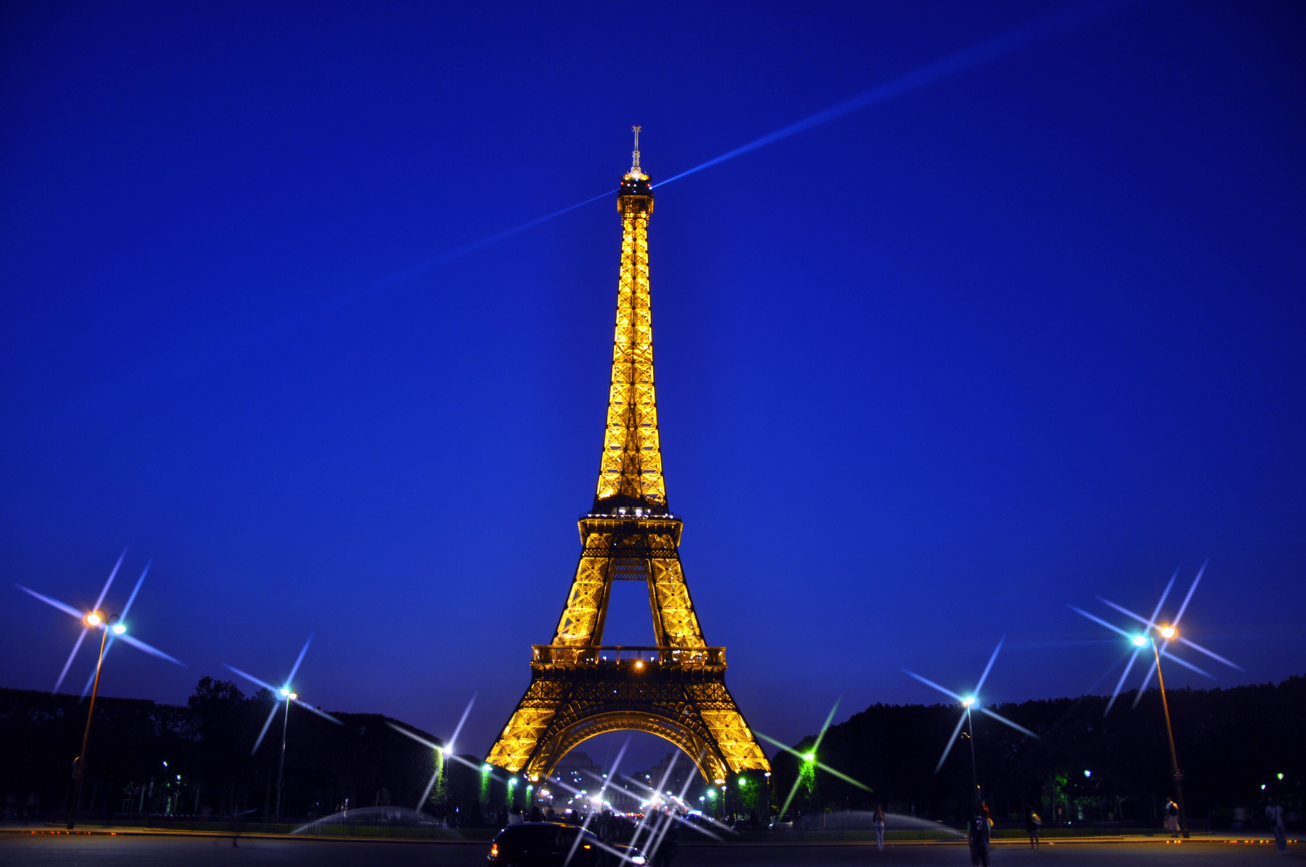 Glowing Eiffel tower at night