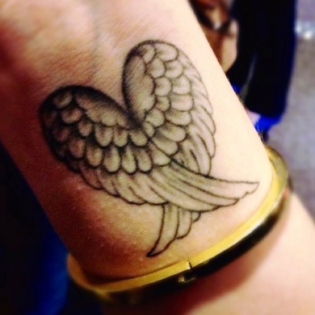 Small Angel Wings Tattoos On Wrist