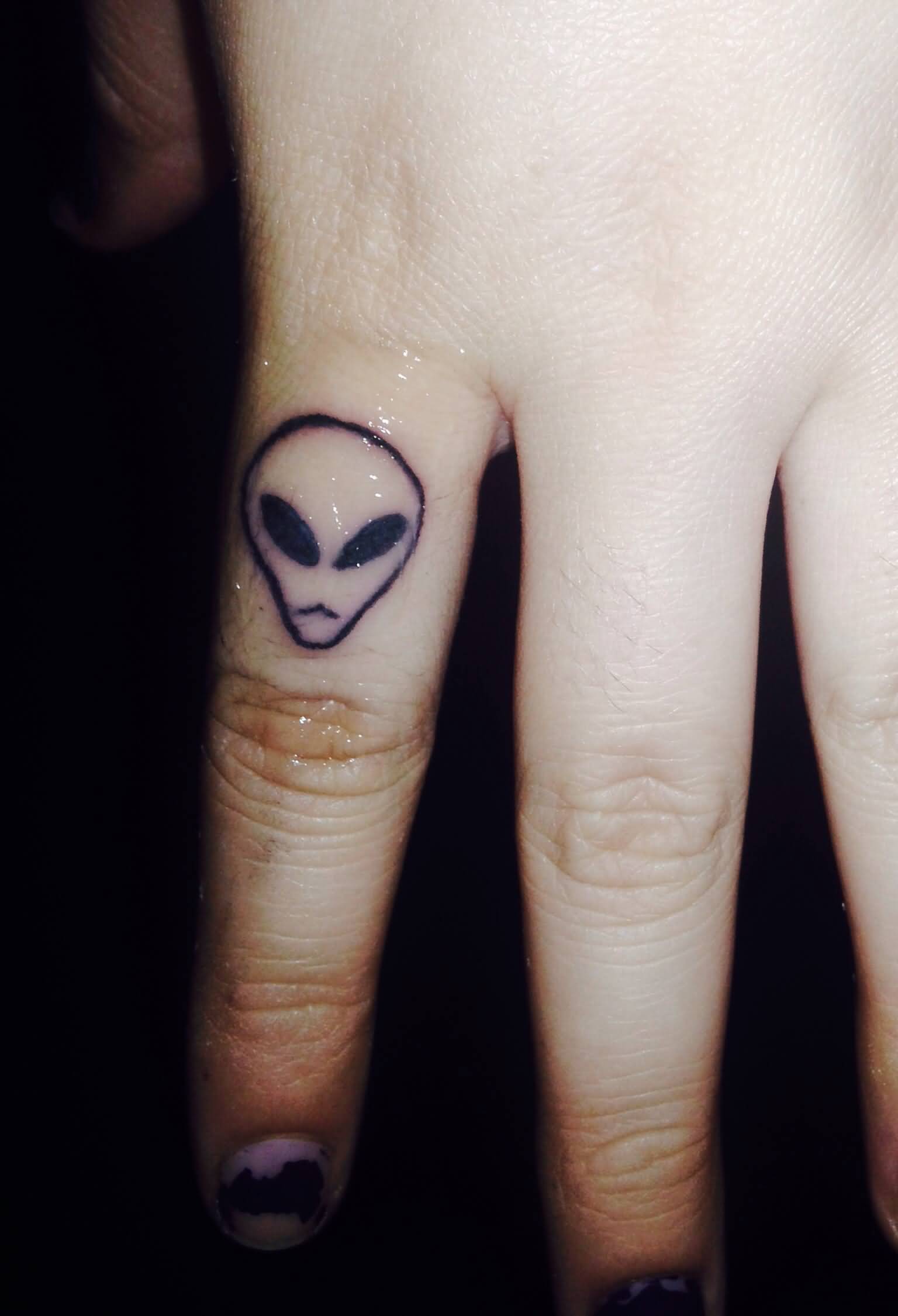 Small Outline Alien Head Tattoo On Small Finger