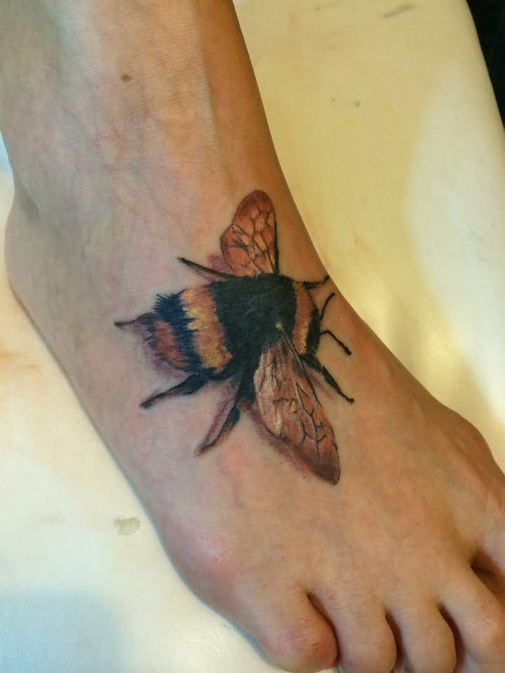 Amazing 3D Bumblebee Tattoo On Foot