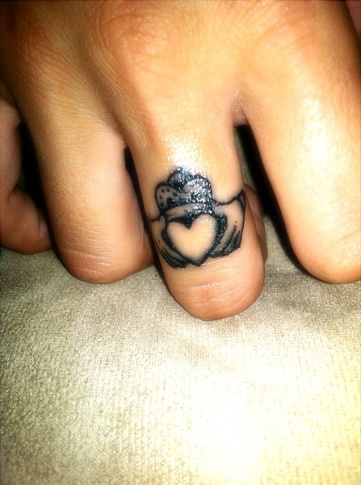 Black Ink Claddagh Tattoo On Finger