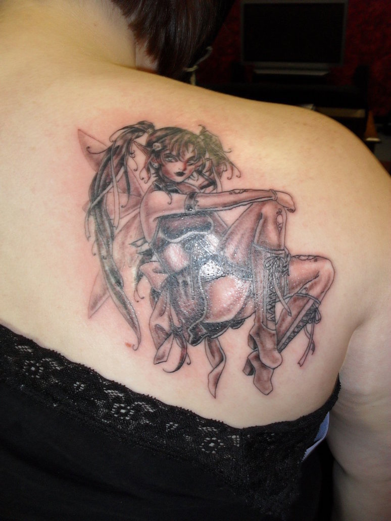 Black Ink Pin Up Girl Tattoo On Right Back Shoulder