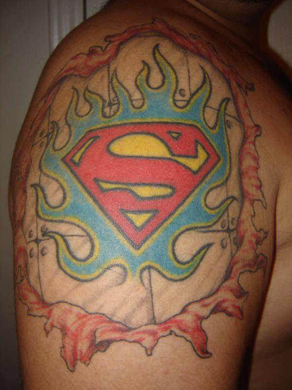 Colorful Superman Logo In Flame Tattoo On Right Shoulder