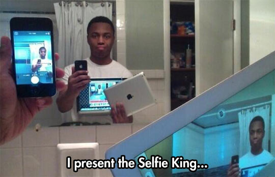 I Present The Selfie King Funny Mirror Image