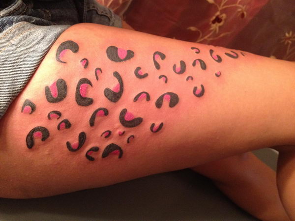 Cheetah Print Tattoo On Girl Right Thigh