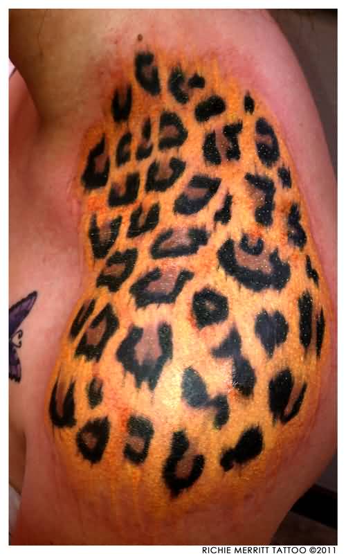 Color Cheetah Tattoo On Man Left Shoulder