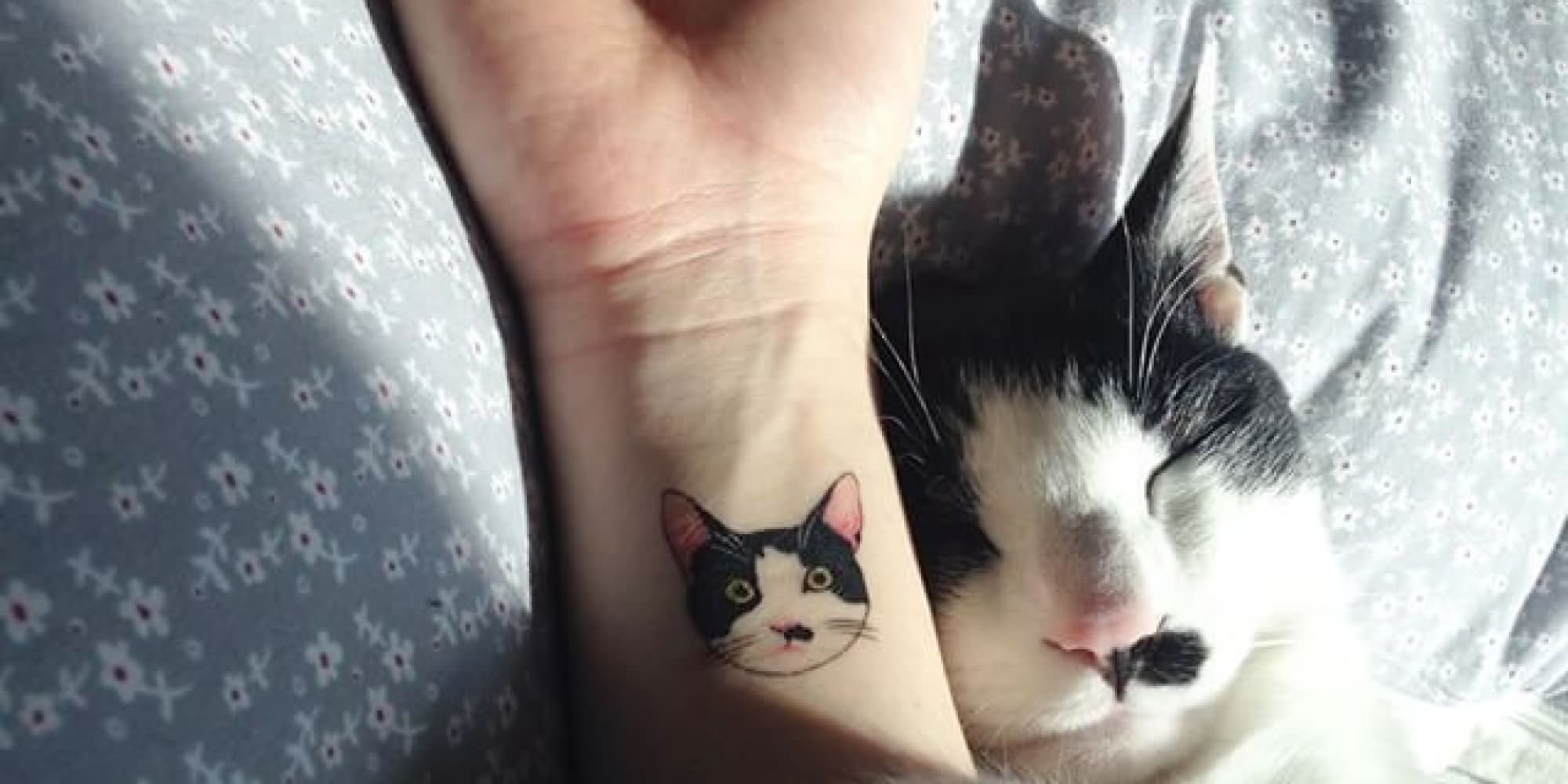 Cute Cat Face Tattoo On Right Wrist