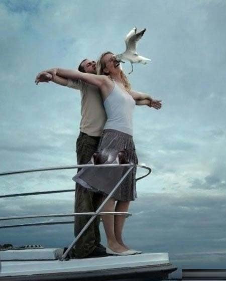 Funny Couple Titanic Pose Fail Picture