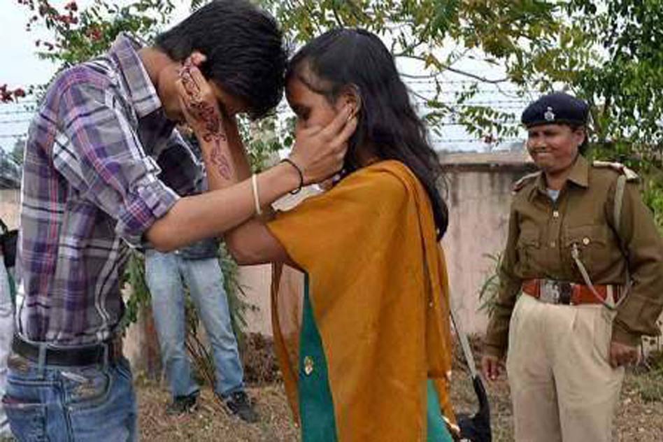 Indian Police Punished Valentine Couple Funny Picture