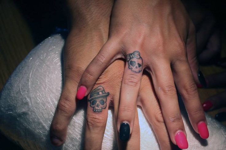Skull With Hat And Bow Skull Tattoos On Fingers For Couple