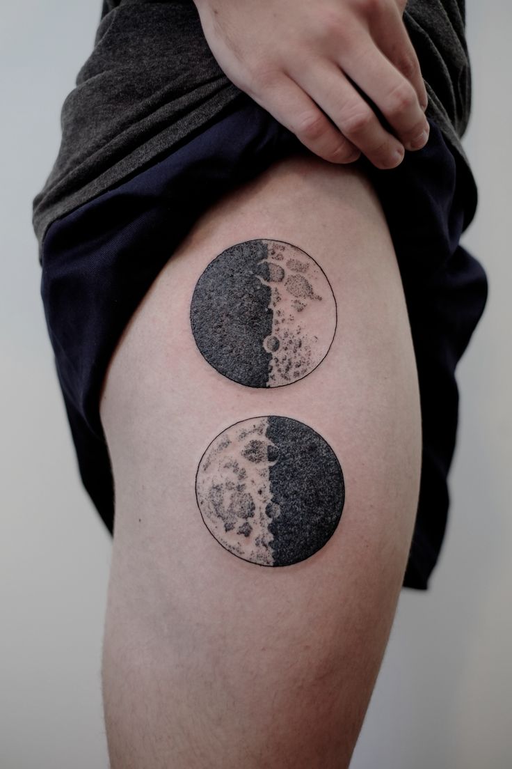 Black And Gery Two Moon Tattoo On Side Thigh