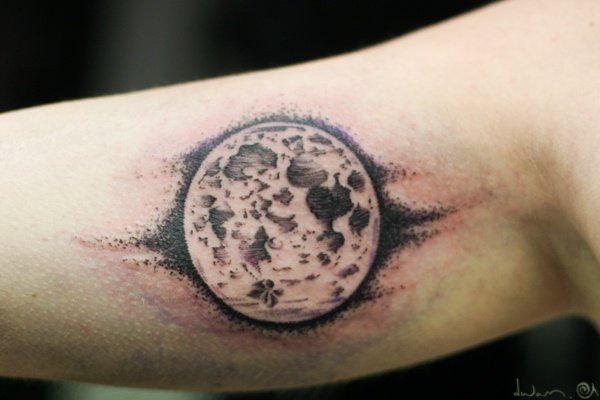 Black Ink Moon Tattoo On Bicep