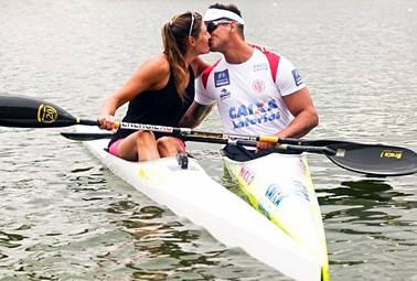 Funny Canoeing Couple Kissing Picture