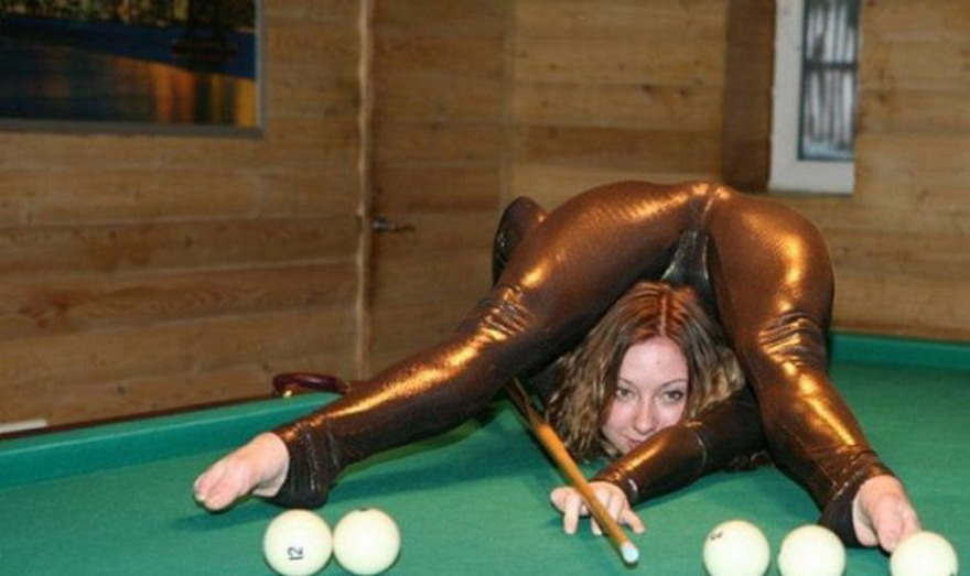 Sexy Bikini Play Billiards Pool Snooker
