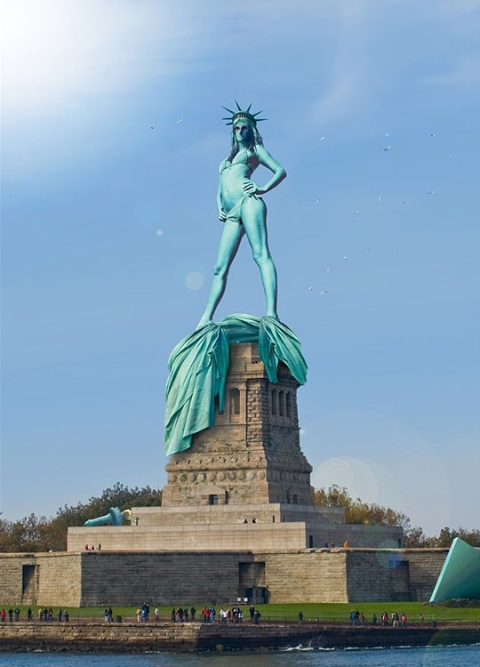 Funny Statue Of Liberty In Bikini