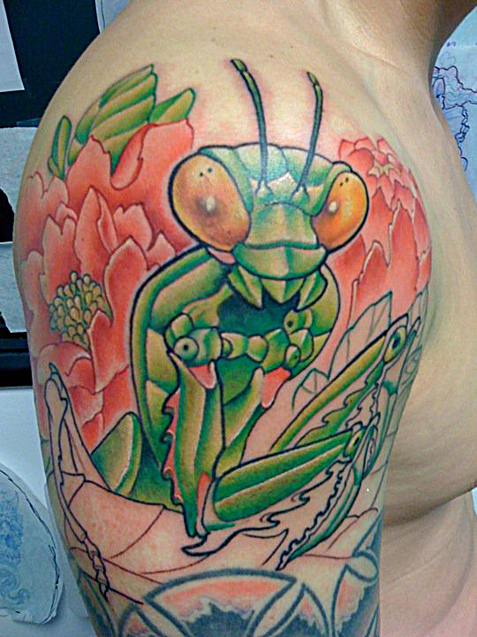 Green Mantis Tattoo On Man Right Shoulder