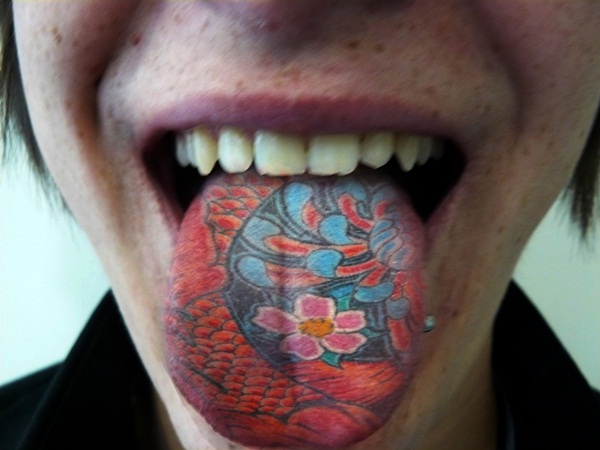 Amazing Flowers Tattoo On Tongue