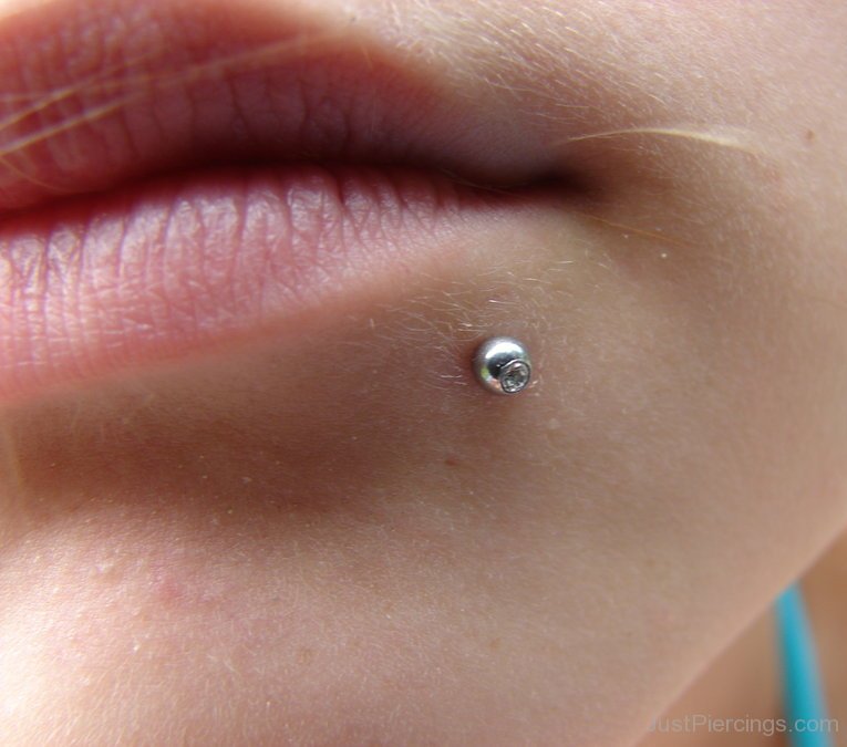 Beautiful Opal Stud Lip Piercing