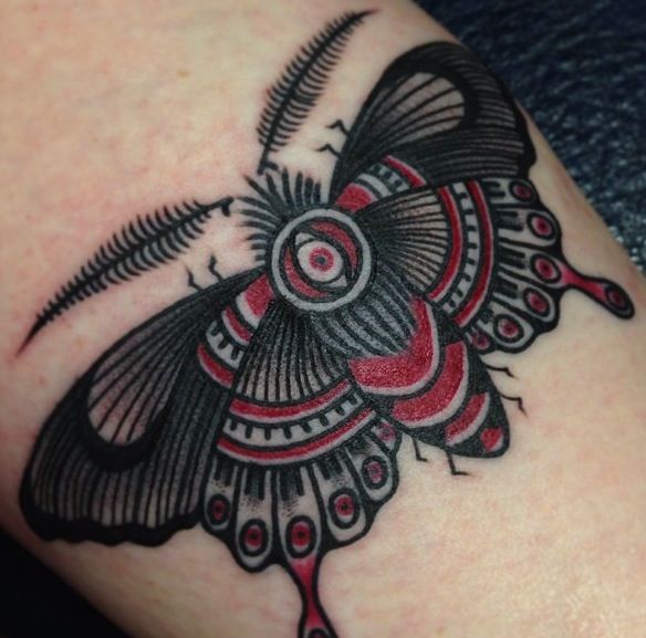 Black And Red Ink Realistic Moth Tattoo On Thigh