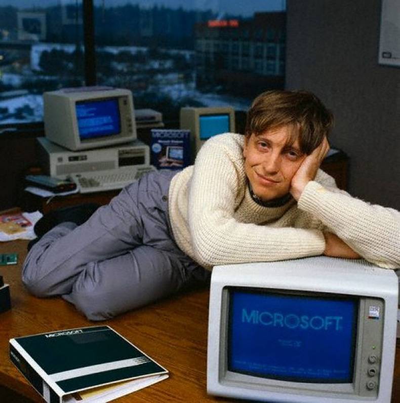 Funny Bill Gates Lay Down On Monitor