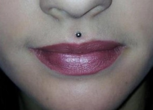 Nice Center Lip Piercing Picture