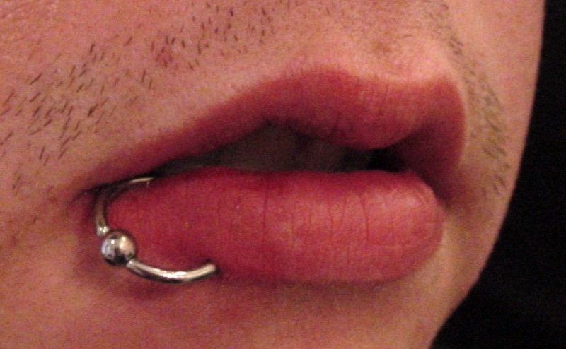 Nice Silver Bead Ring Lip Piercing