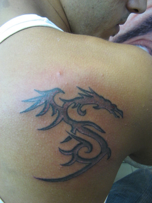 3D Tribal Dragon Tattoo On Right Back Shoulder