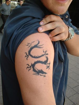 Black Airbrush Dragon Tattoo On Man Right Shoulder