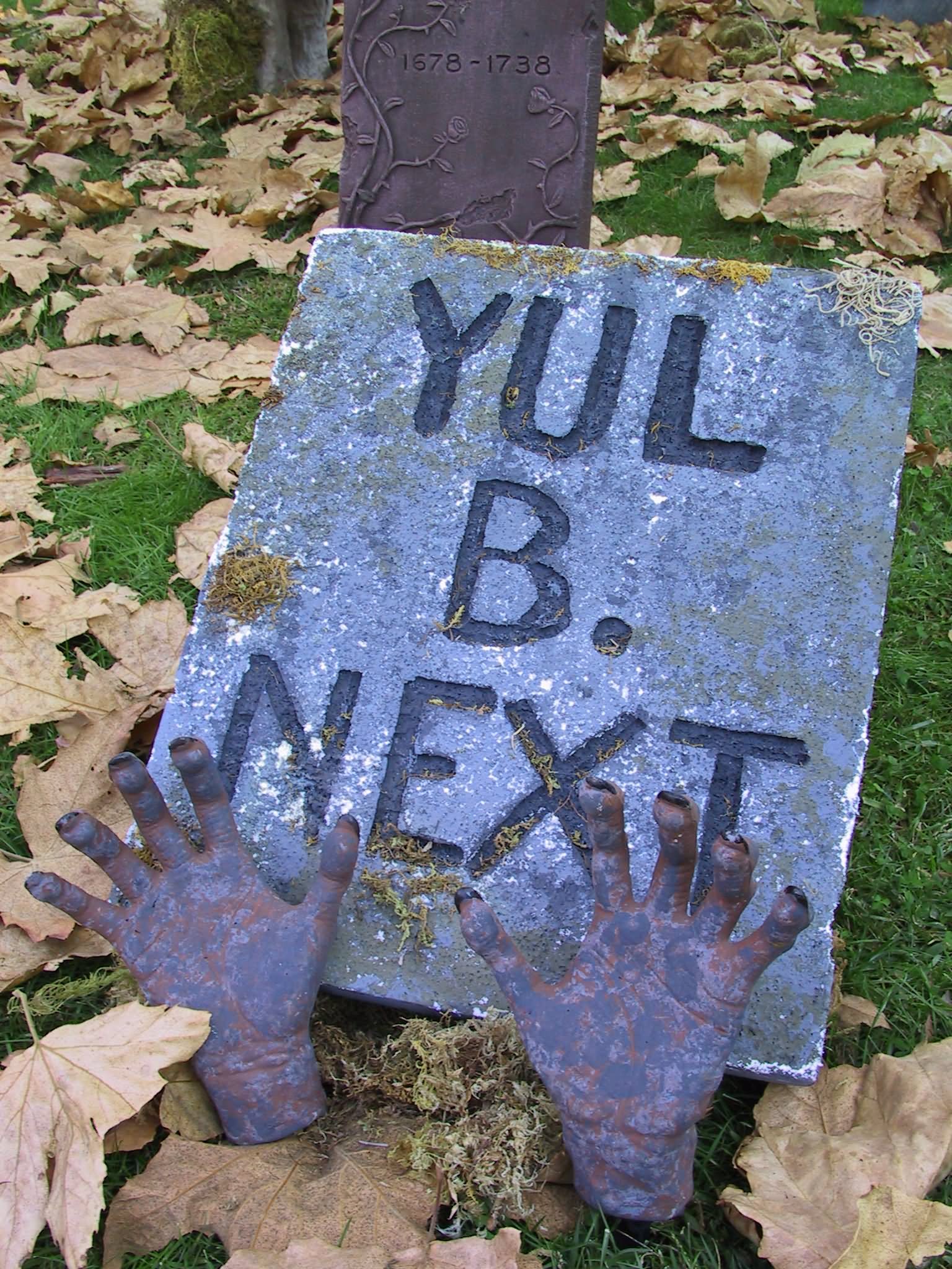 Funny Scaring Tombstone Picture