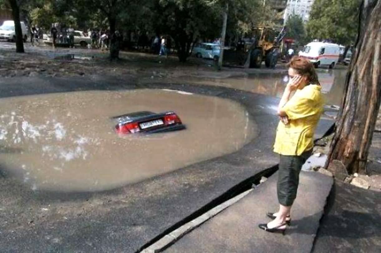 Funny Situations Girl Looking Drowning Car