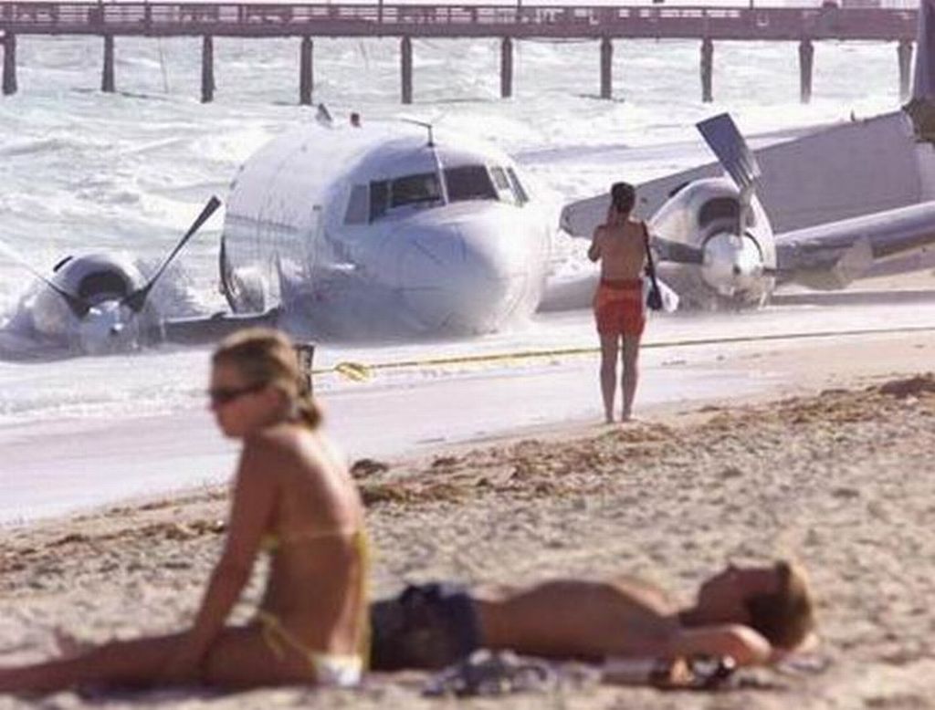 Funny Situations Plane Landing On Beach