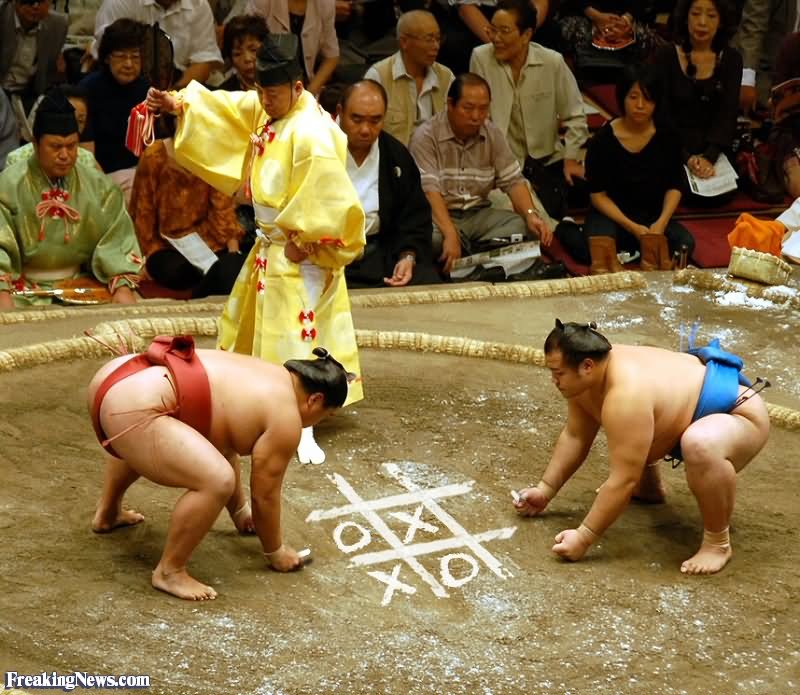 Funny Sumo Wrestlers Playing Tic Tac Toe Picture.