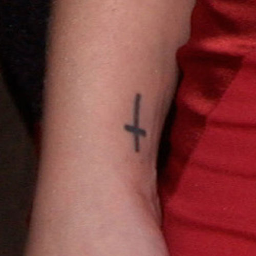Kelly Clarkson Cross Wrist Tattoo