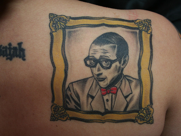 Man Head In Frame Tattoo On Right Back Shoulder