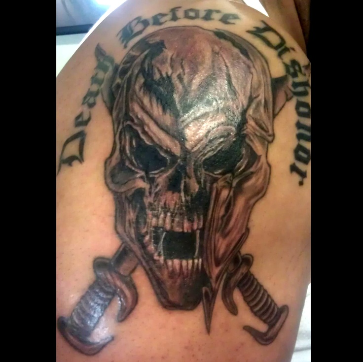 Spartan Skull Tattoo On Right Shoulder
