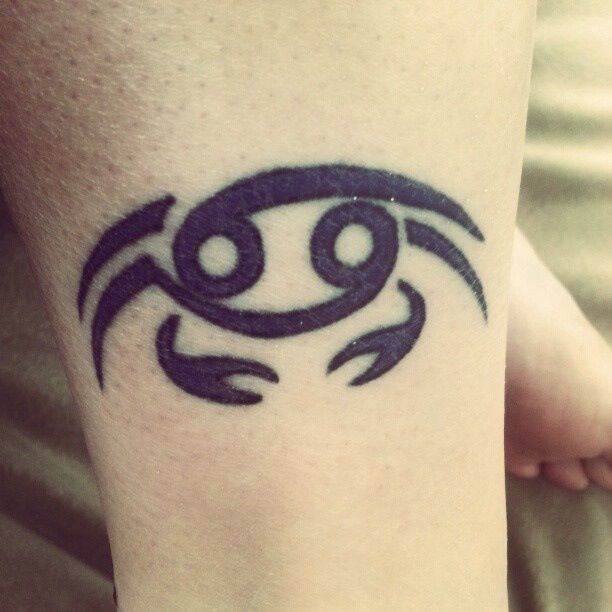 Black Ink Cancer Zodiac Tattoo On Leg
