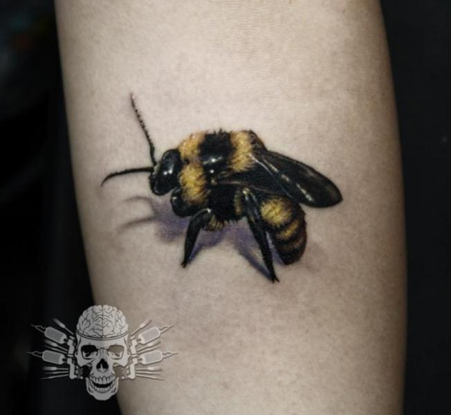 3D Realistic Bee Tattoo Design For Forearm