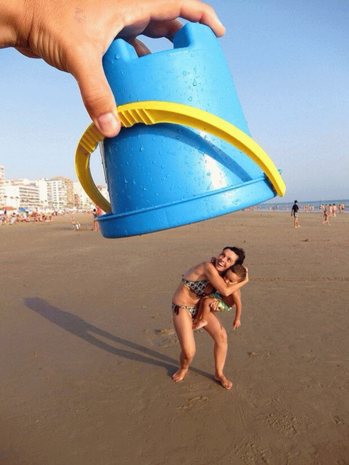 https://www.askideas.com/media/29/Beach-Illusion-Funny-Image-For-Whatsapp.png