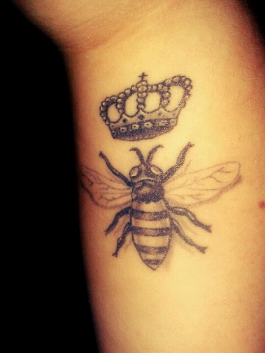 Black Bee With Crown Tattoo Design